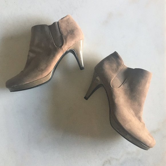 NWOT! Bandolino Miku suede look tan ankle booties - Picture 8 of 13